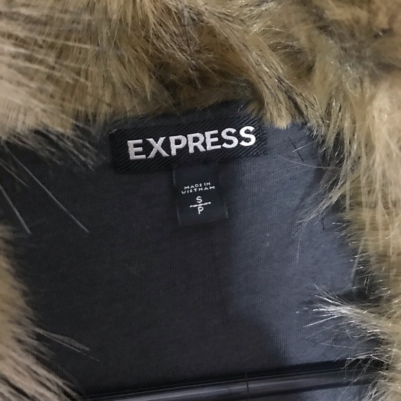 express chevron faux fur vest - Picture 6 of 8